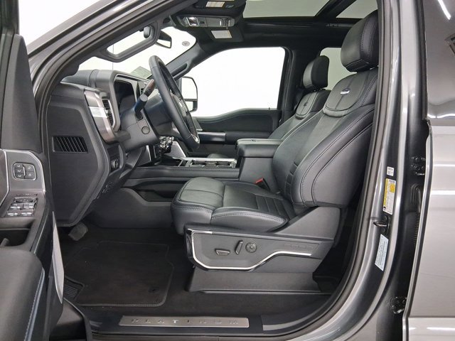 2025 Ford F-250 Platinum photo 4