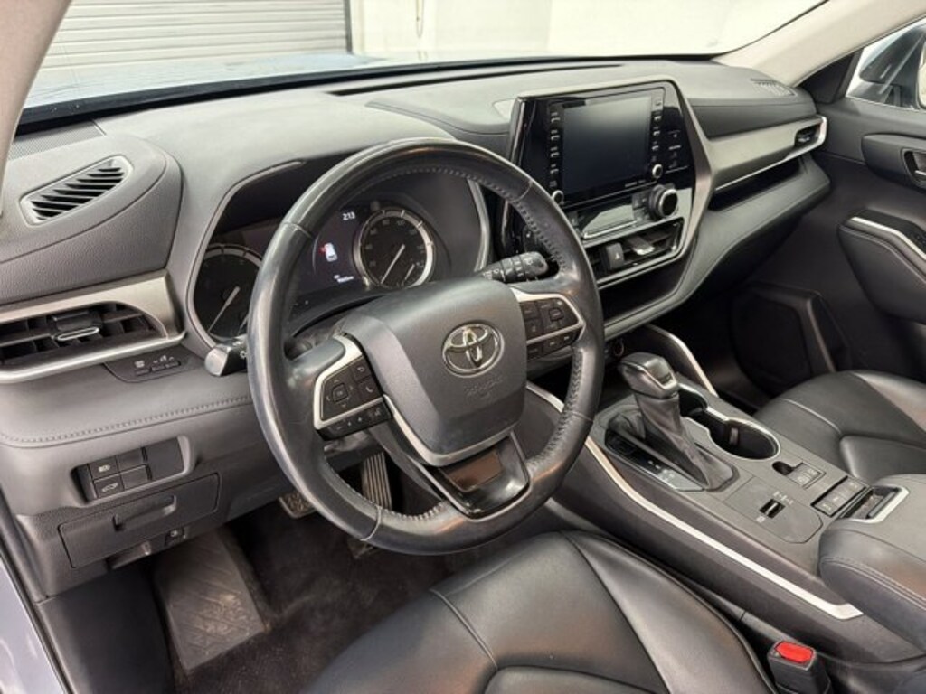 Used 2022 Toyota Highlander XLE SUV