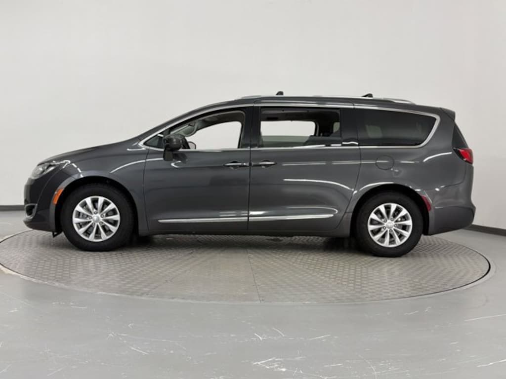 Used 2018 Chrysler Pacifica Touring L Van
