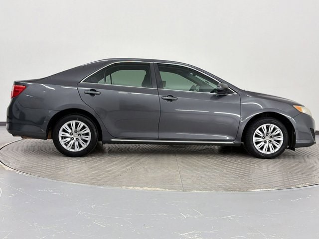 2013 Toyota Camry LE photo 3