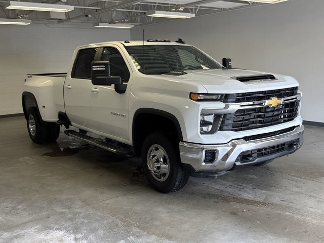 2024 Chevrolet Silverado 3500HD LT photo 4