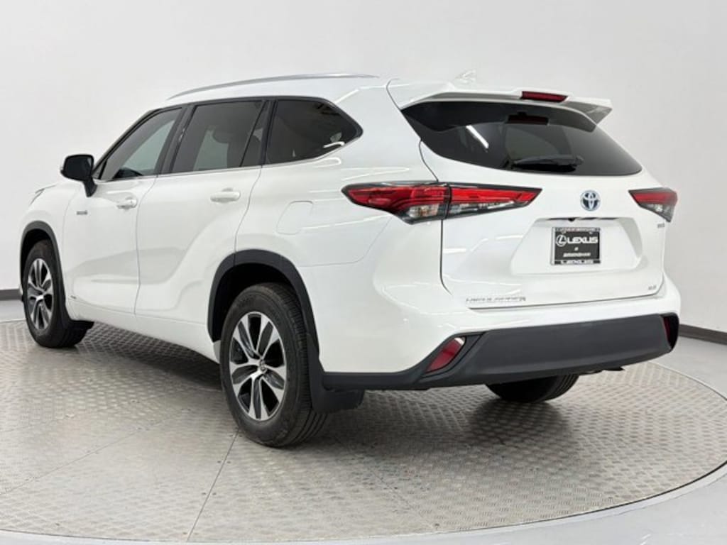 Used 2021 Toyota Highlander Hybrid Hybrid XLE SUV