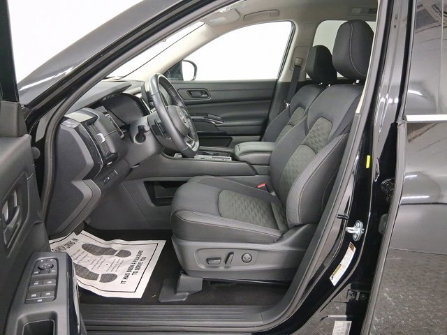 2024 Nissan Pathfinder SV photo 4