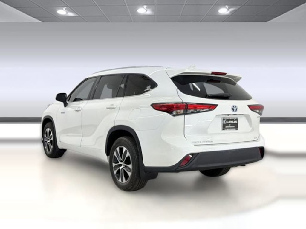 Used 2021 Toyota Highlander Hybrid Hybrid XLE SUV