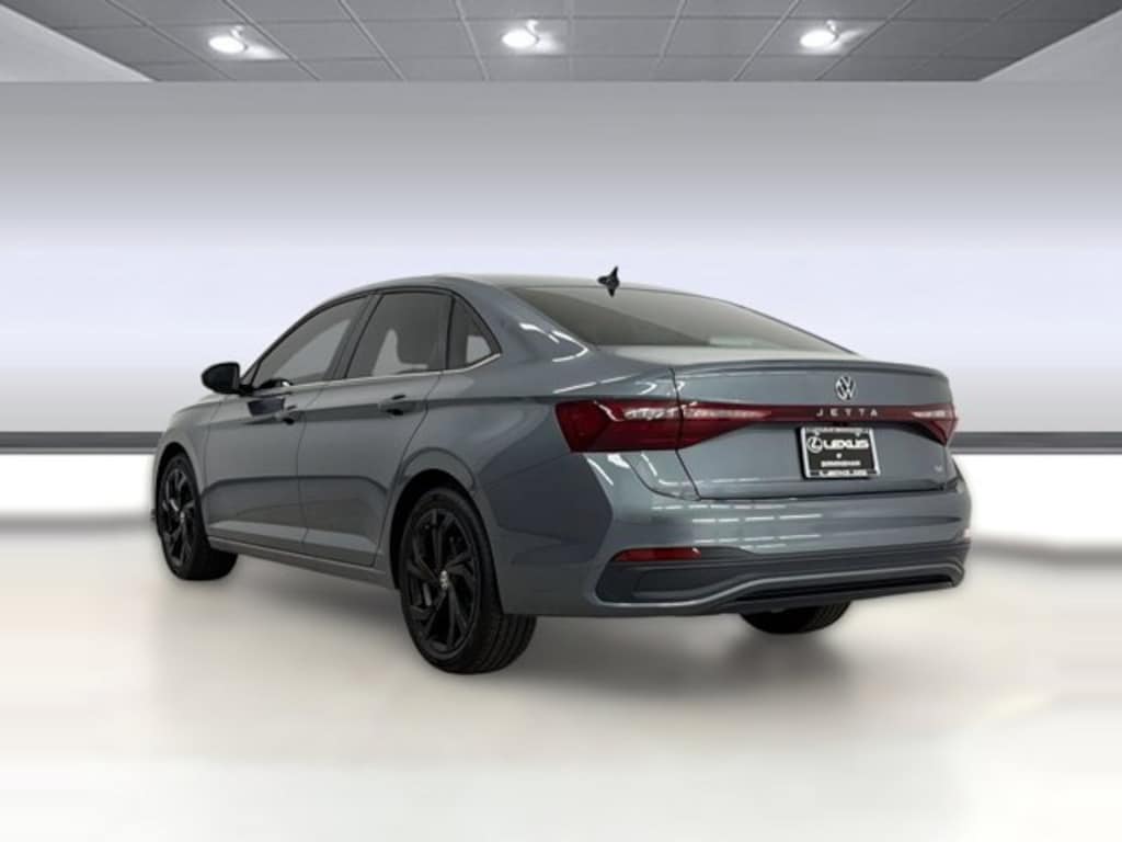 Used 2025 Volkswagen Jetta SE Sedan