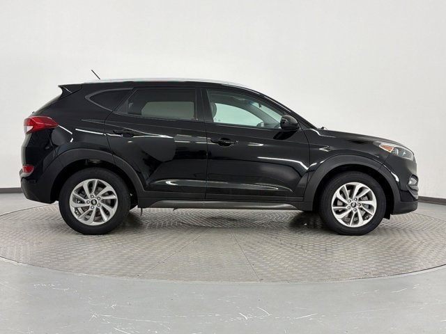 Tucson SE SUV