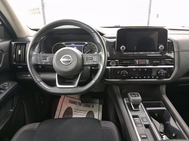 2024 Nissan Pathfinder SV photo 3