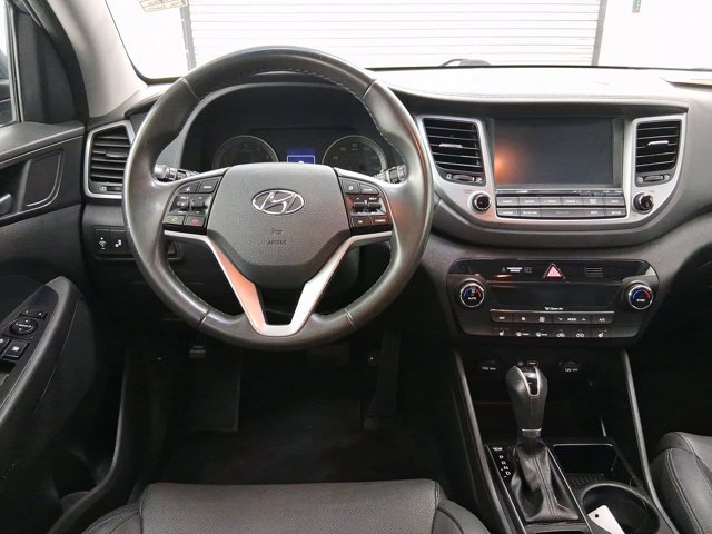 2017 Hyundai Tucson SE Plus photo 3