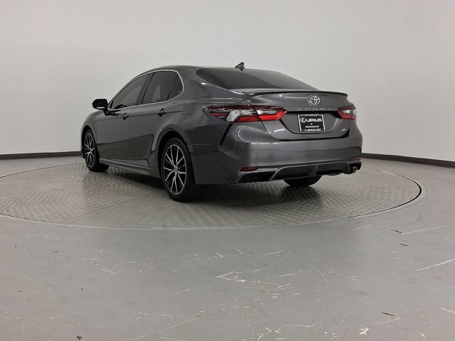 2022 Toyota Camry SE photo 2