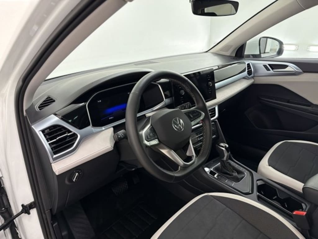 Used 2025 Volkswagen Taos SE SUV