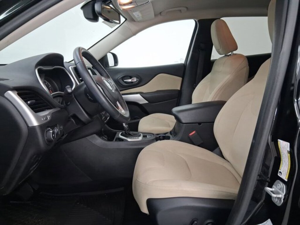 Used 2017 Jeep Cherokee Latitude SUV