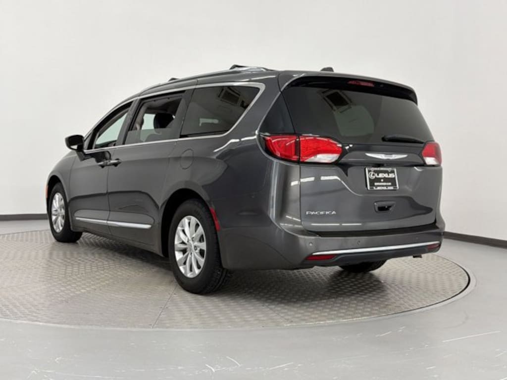Used 2018 Chrysler Pacifica Touring L Van