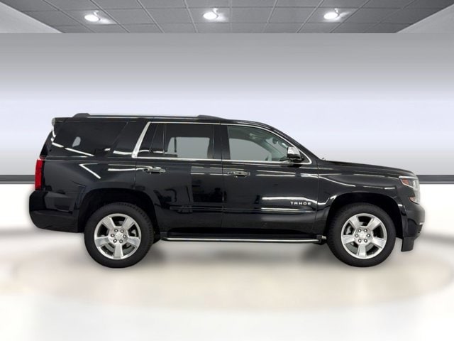 2019 Chevrolet Tahoe Premier photo 3