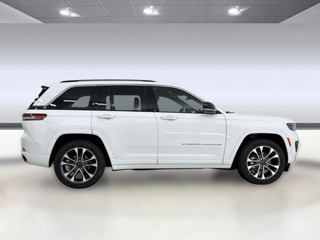 2023 Jeep Grand Cherokee Overland photo 3