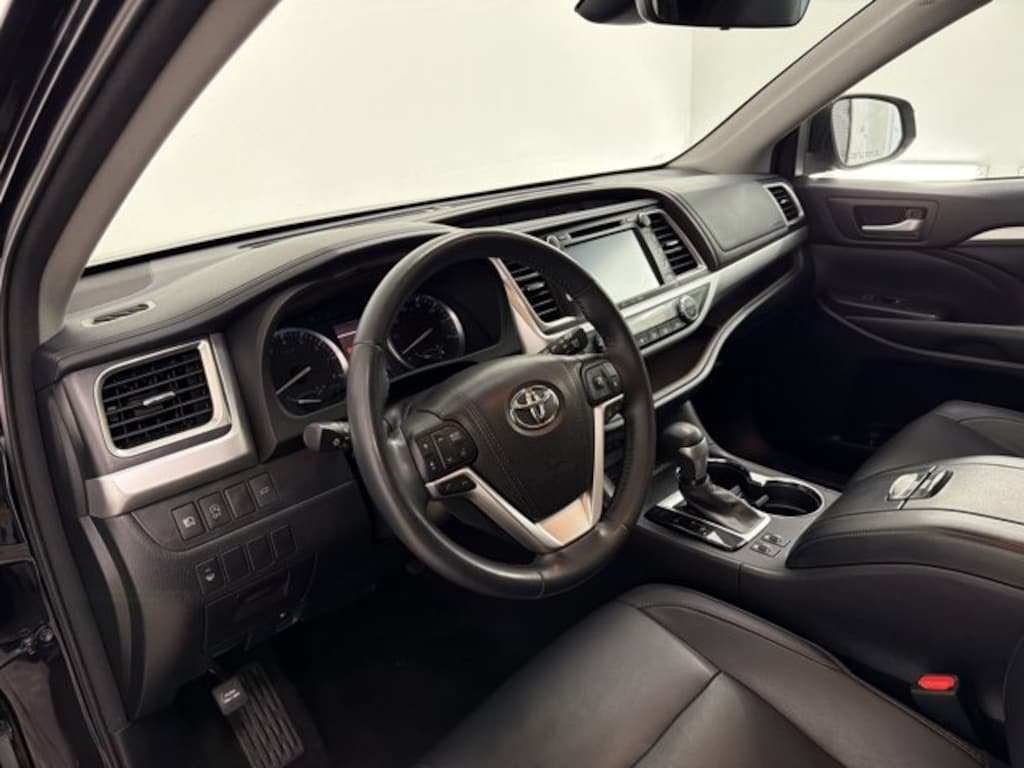 Used 2017 Toyota Highlander XLE SUV
