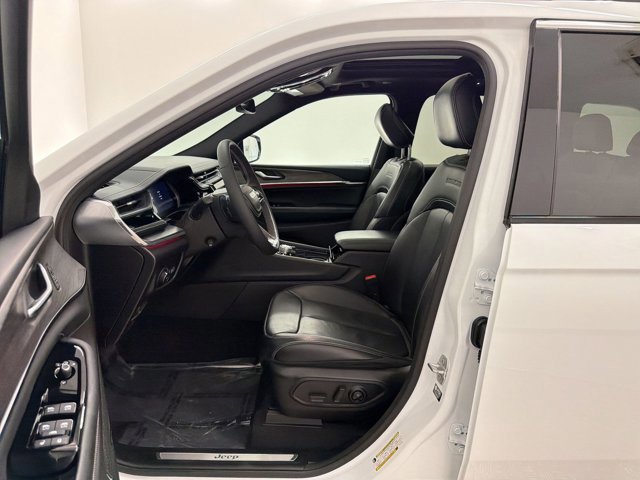 2023 Jeep Grand Cherokee Overland photo 4