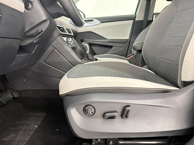 Taos SE SUV