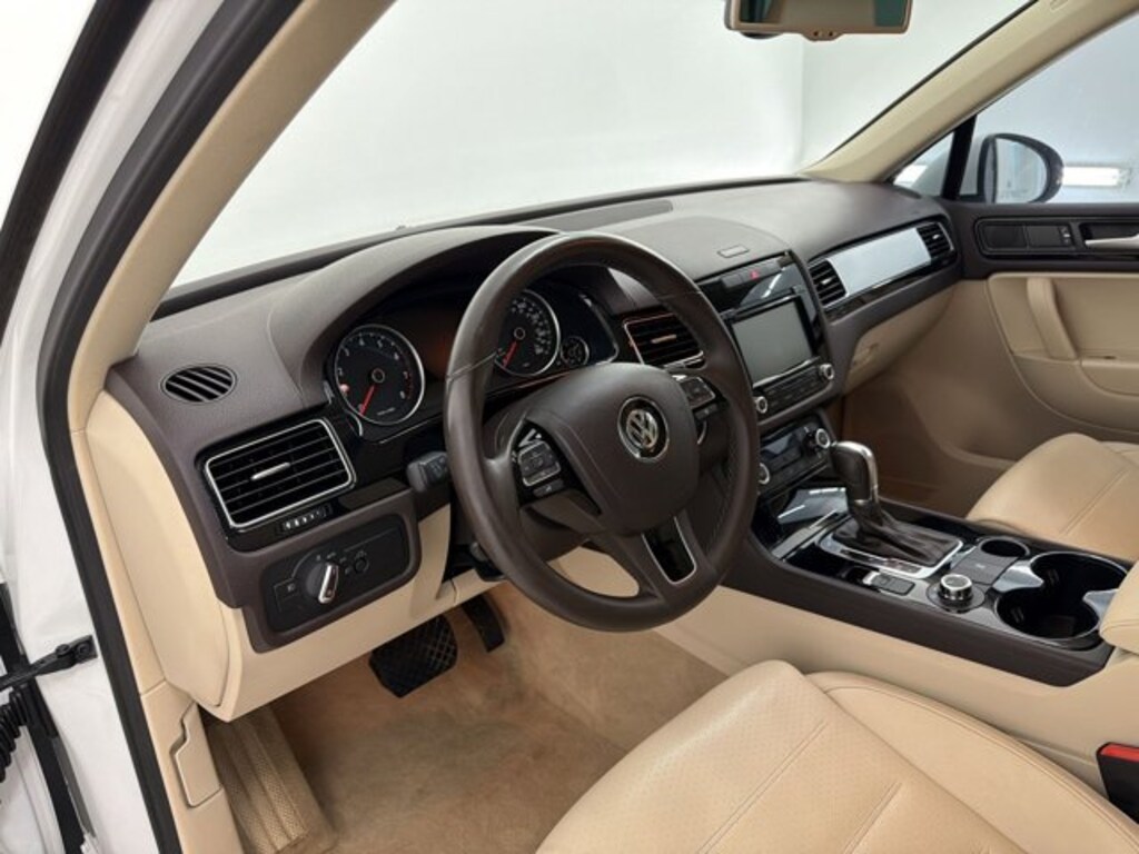 Used 2013 Volkswagen Touareg Sport w/Nav SUV