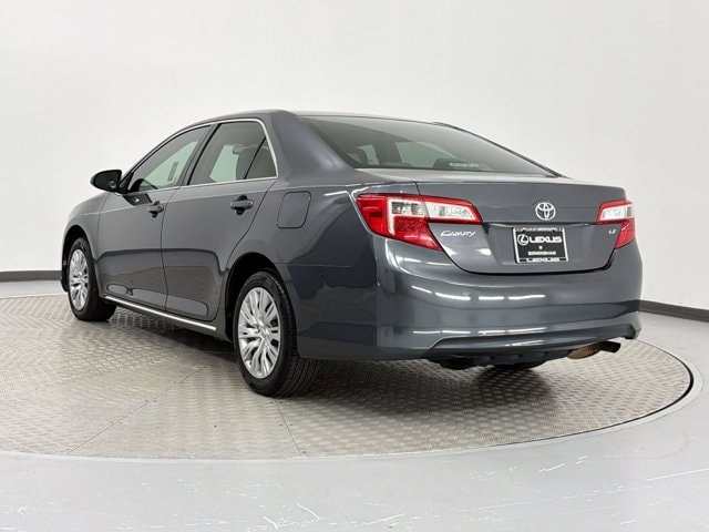 2013 Toyota Camry LE photo 2