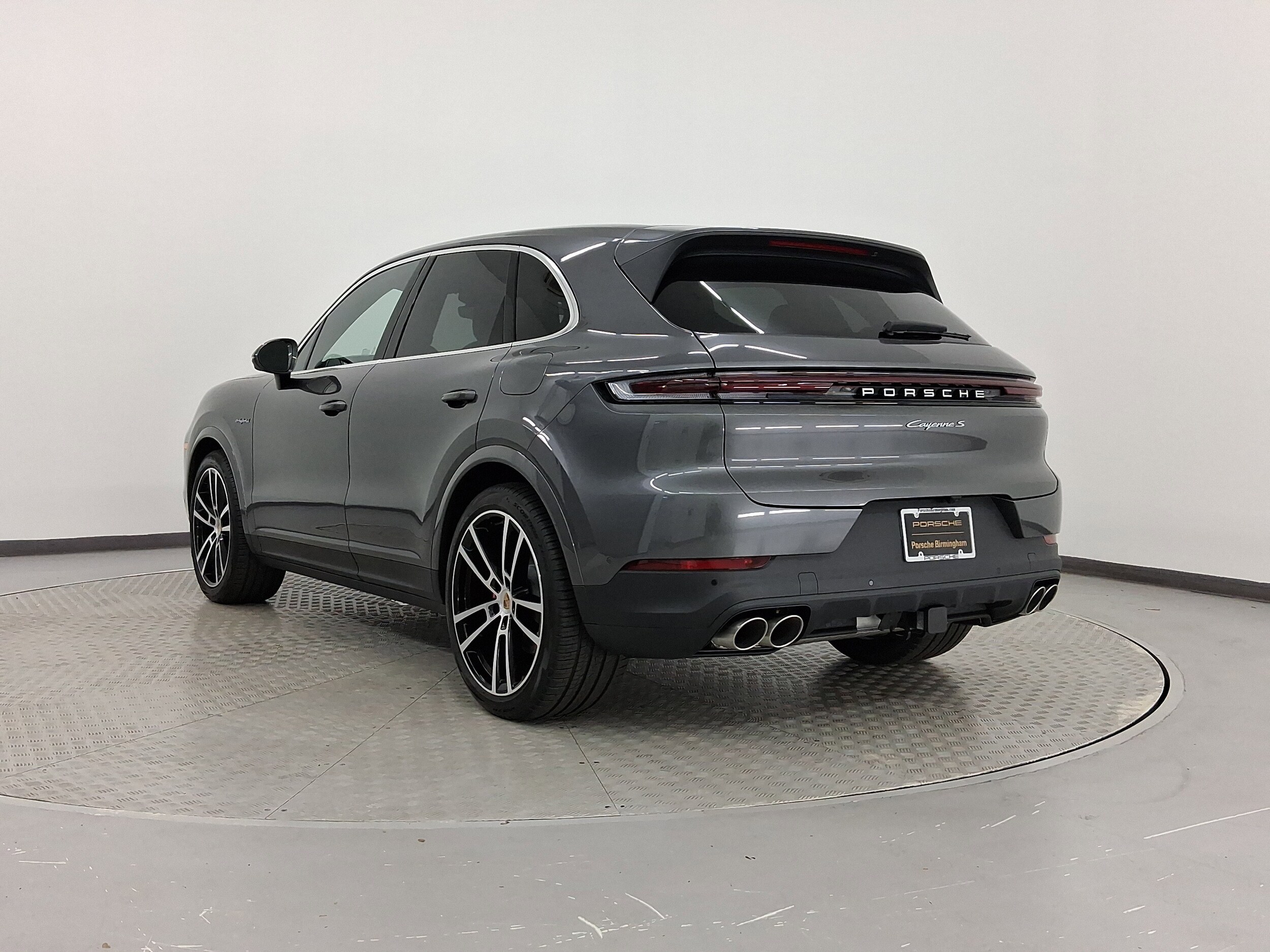 2025 Porsche Cayenne E-Hybrid S photo 3