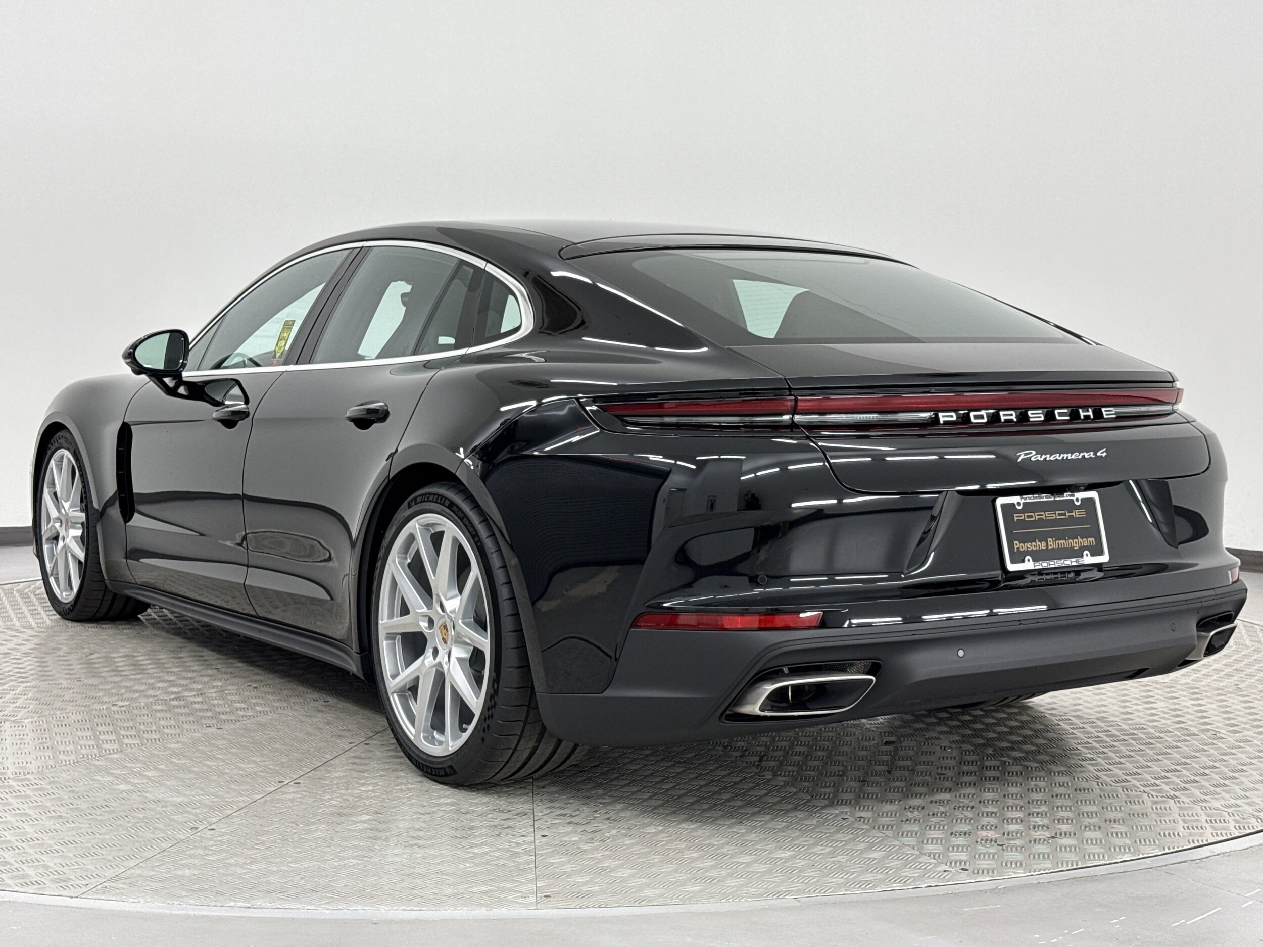 2025 Porsche Panamera 4 photo 3