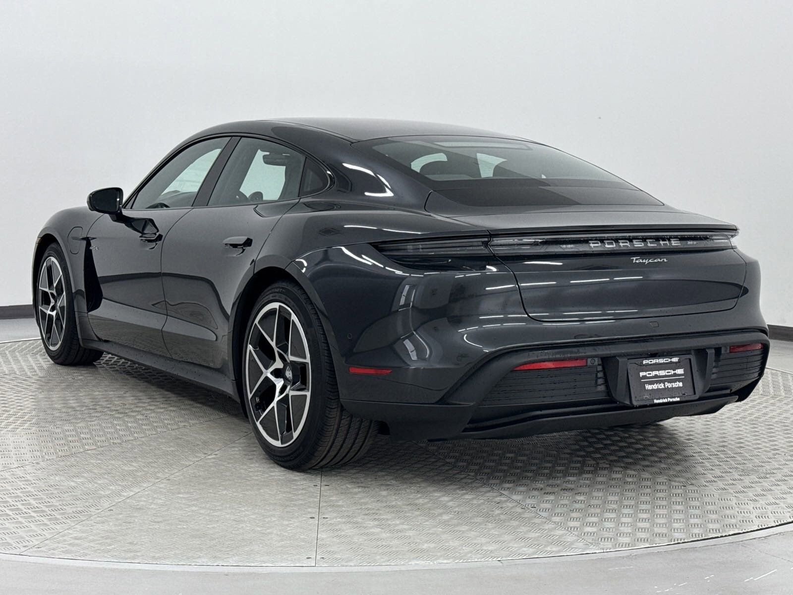 2025 Porsche Taycan photo 3