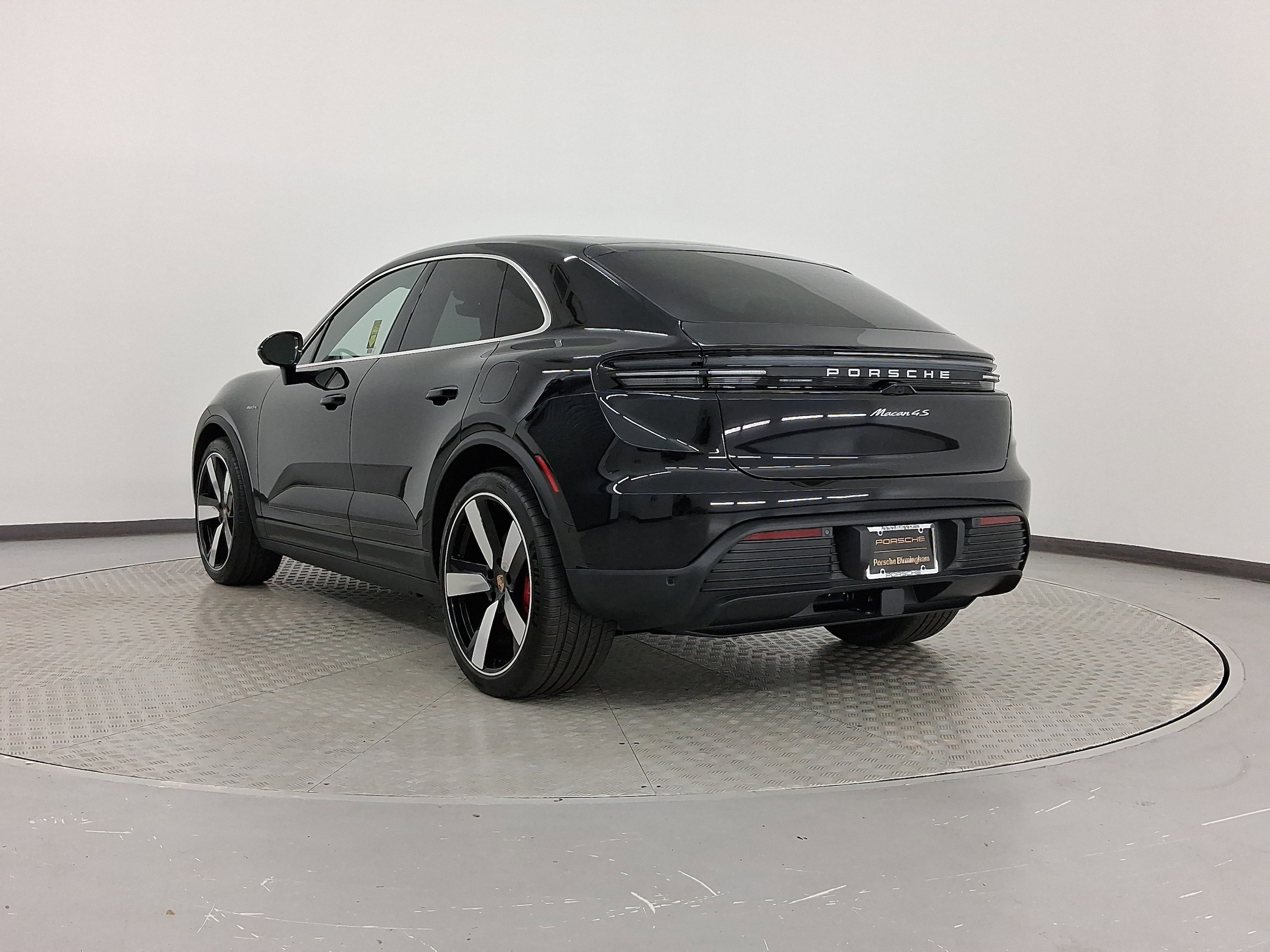 2025 Porsche Macan Electric photo 2