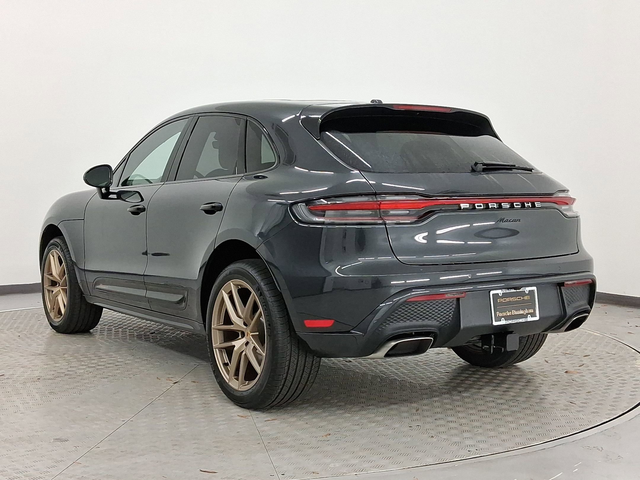 2026 Porsche Macan T photo 2
