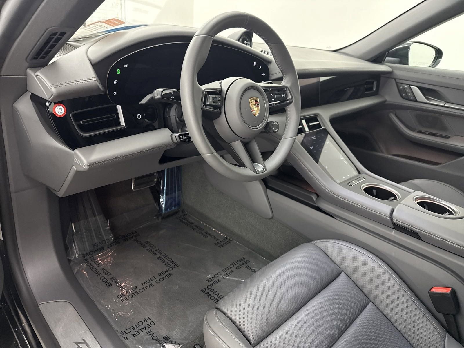 2025 Porsche Taycan photo 4