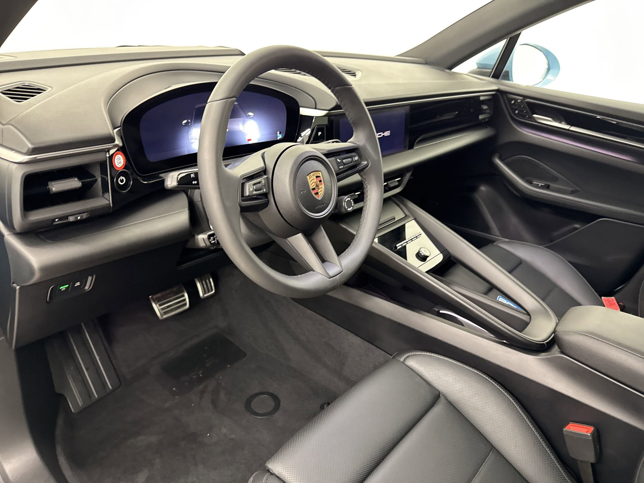2025 Porsche Macan Electric photo 4