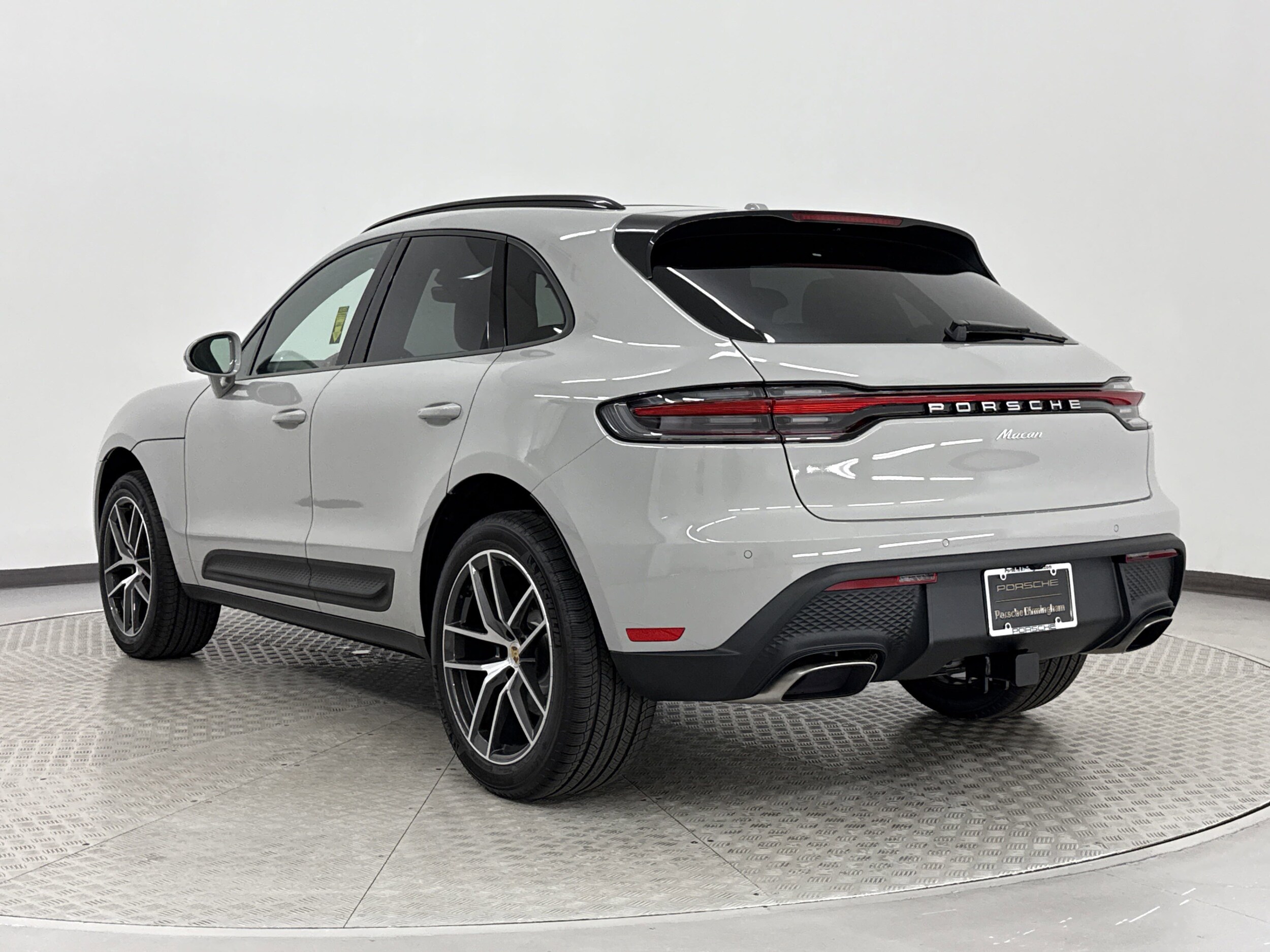 2025 Porsche Macan T photo 3