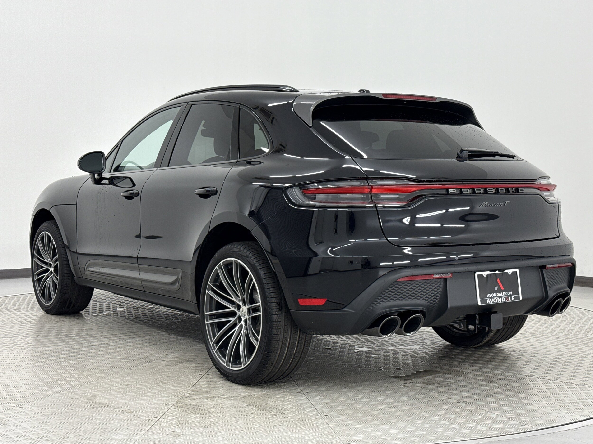 2025 Porsche Macan T photo 3