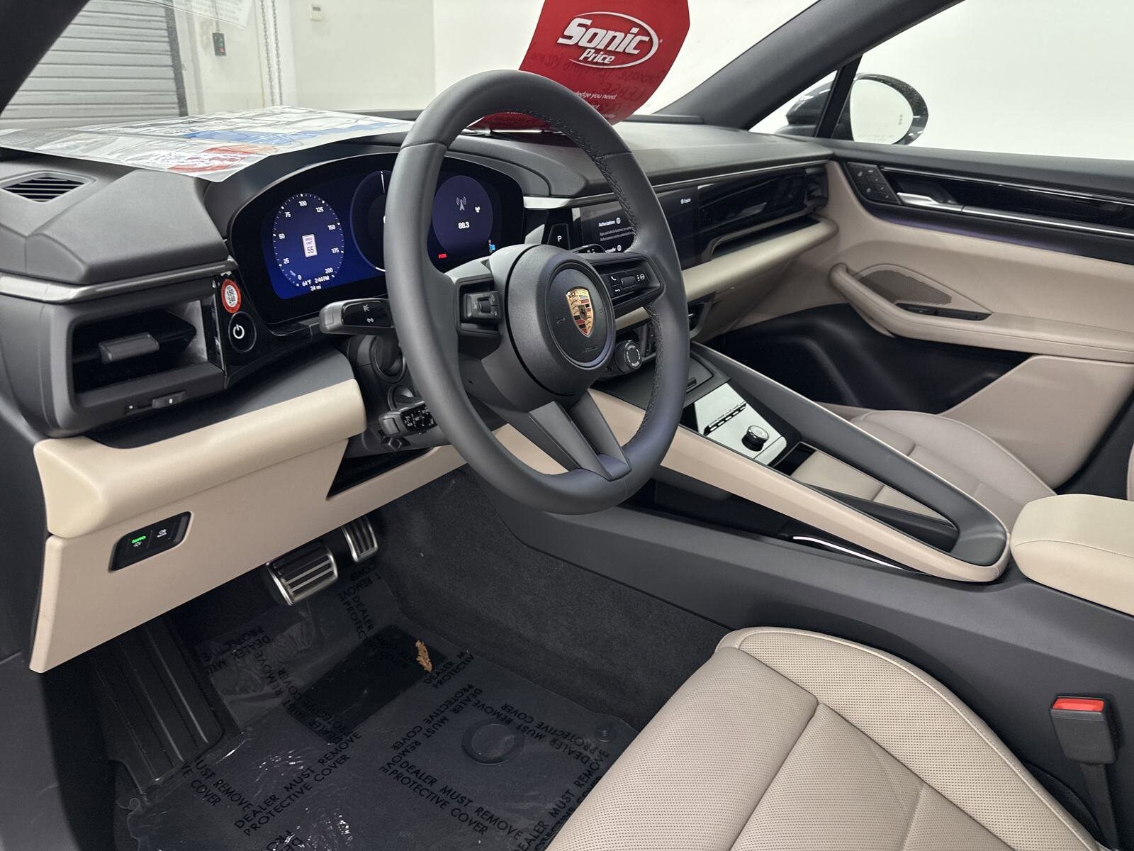 2025 Porsche Macan Electric photo 4