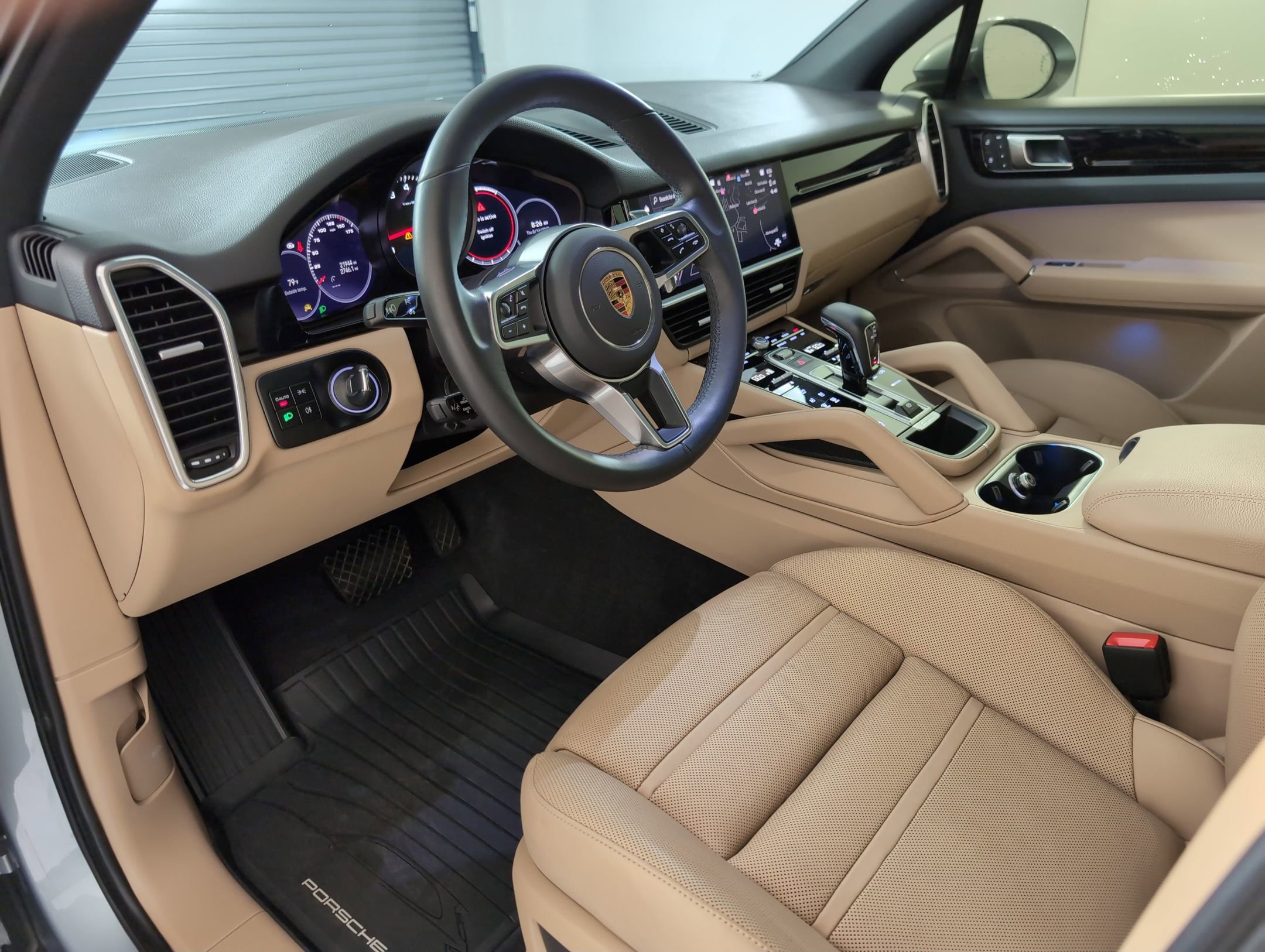 2023 Porsche Cayenne Platinum Edition photo 4