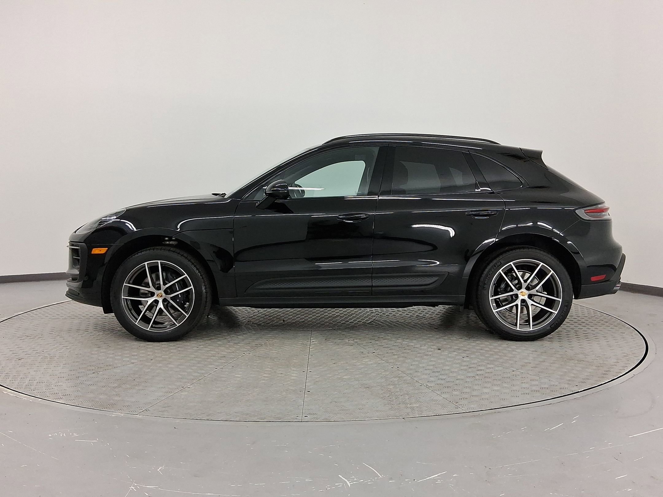 2025 Porsche Macan Electric 4 photo 2