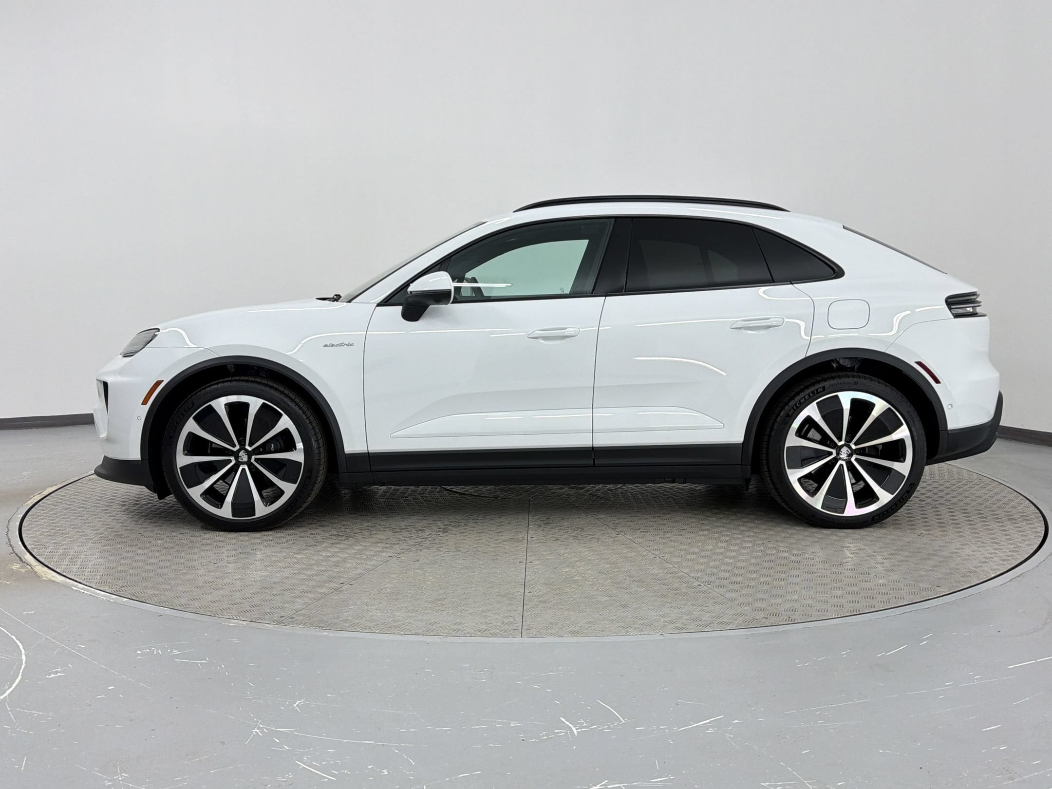 Macan 4 SUV