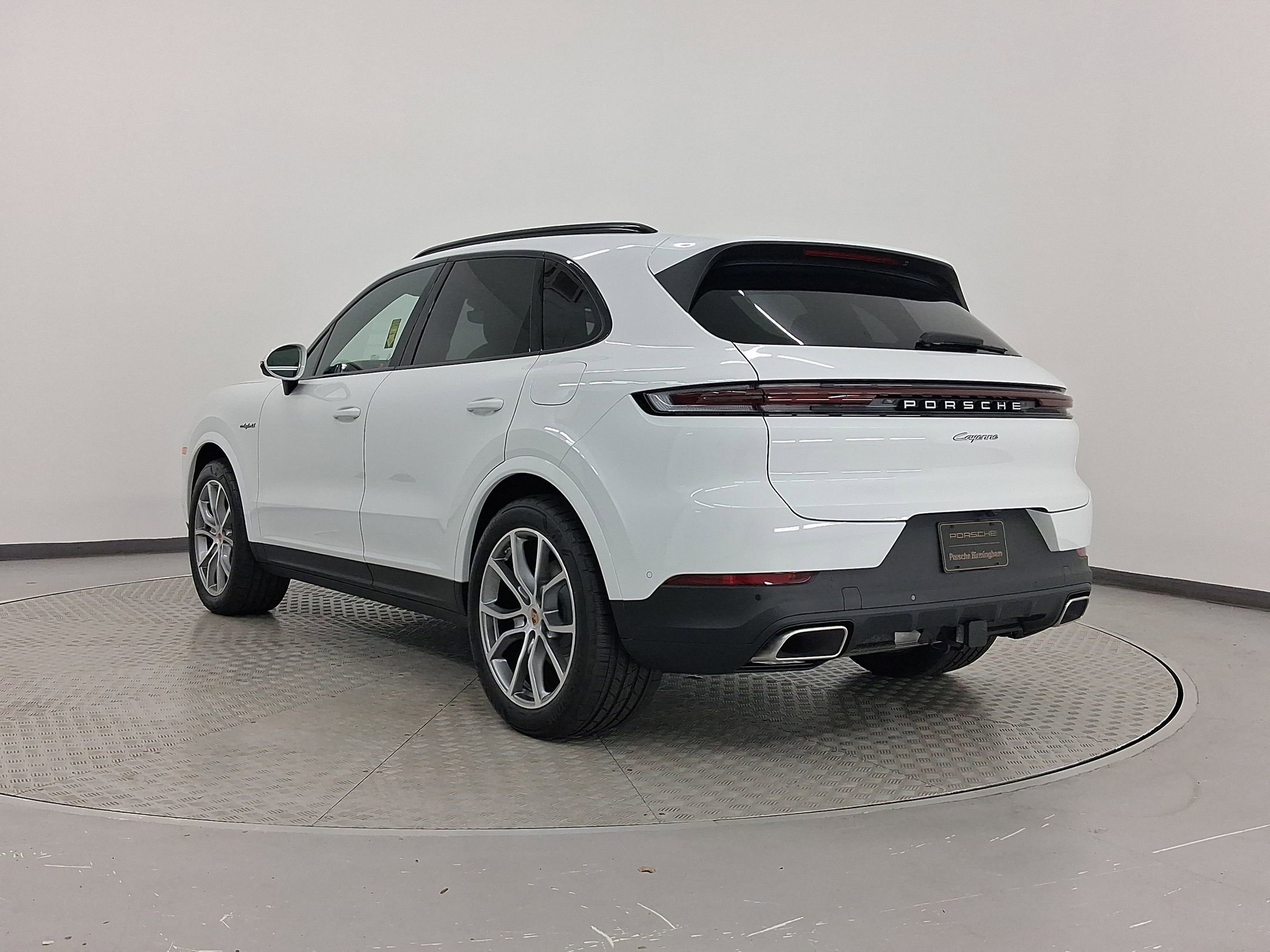 2025 Porsche Cayenne E-Hybrid photo 3
