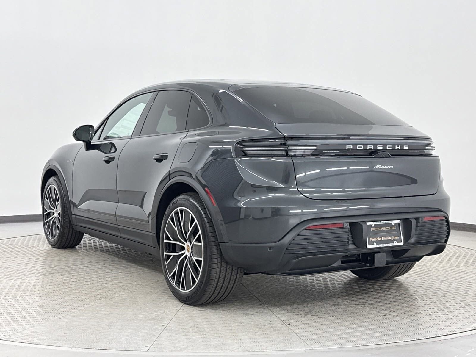 2025 Porsche Macan Electric photo 3