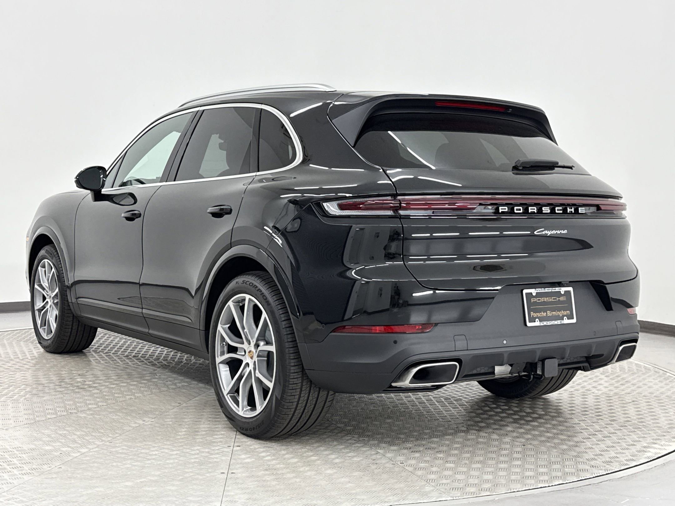 2025 Porsche Cayenne photo 2