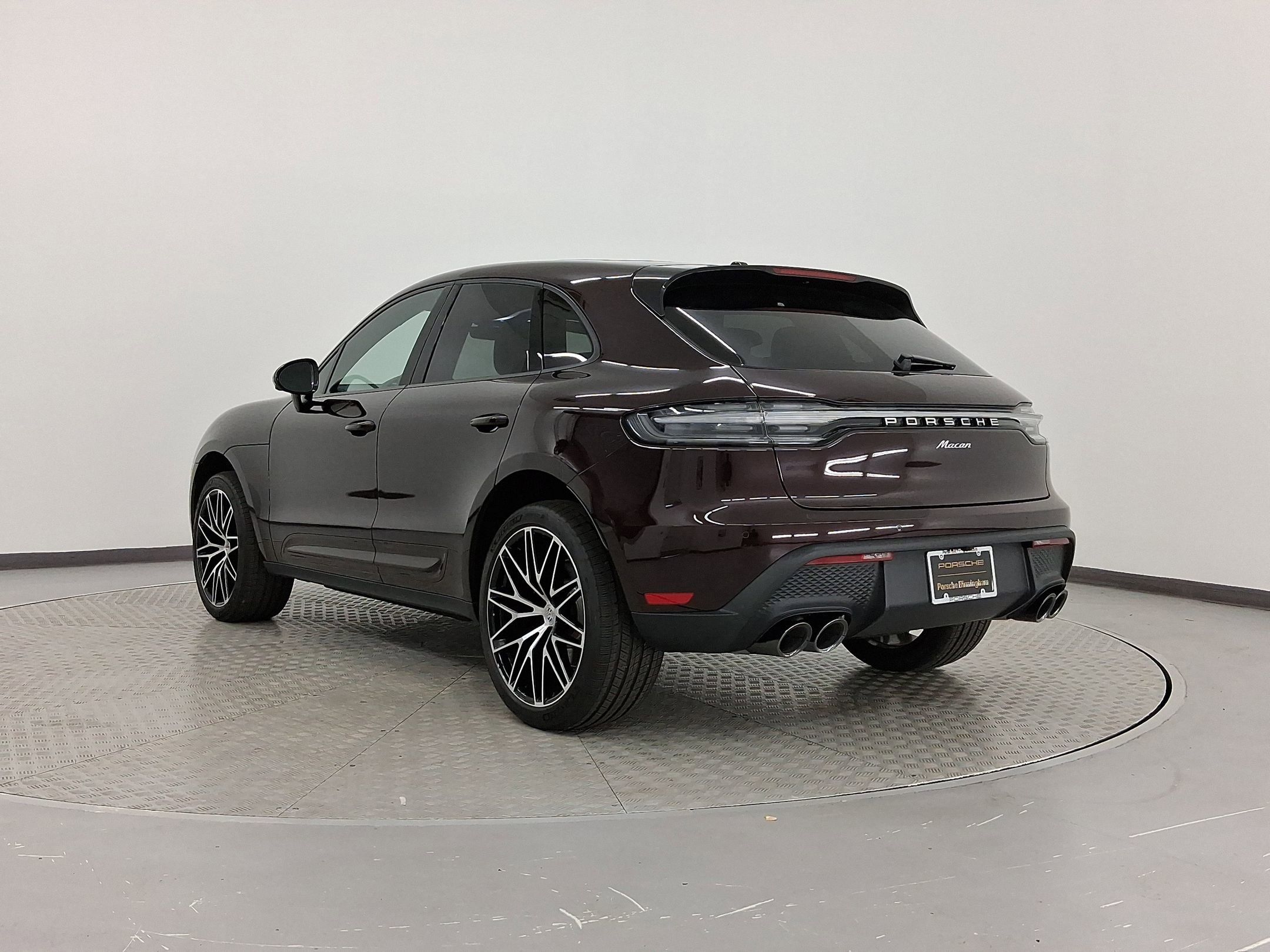 2025 Porsche Macan T photo 3