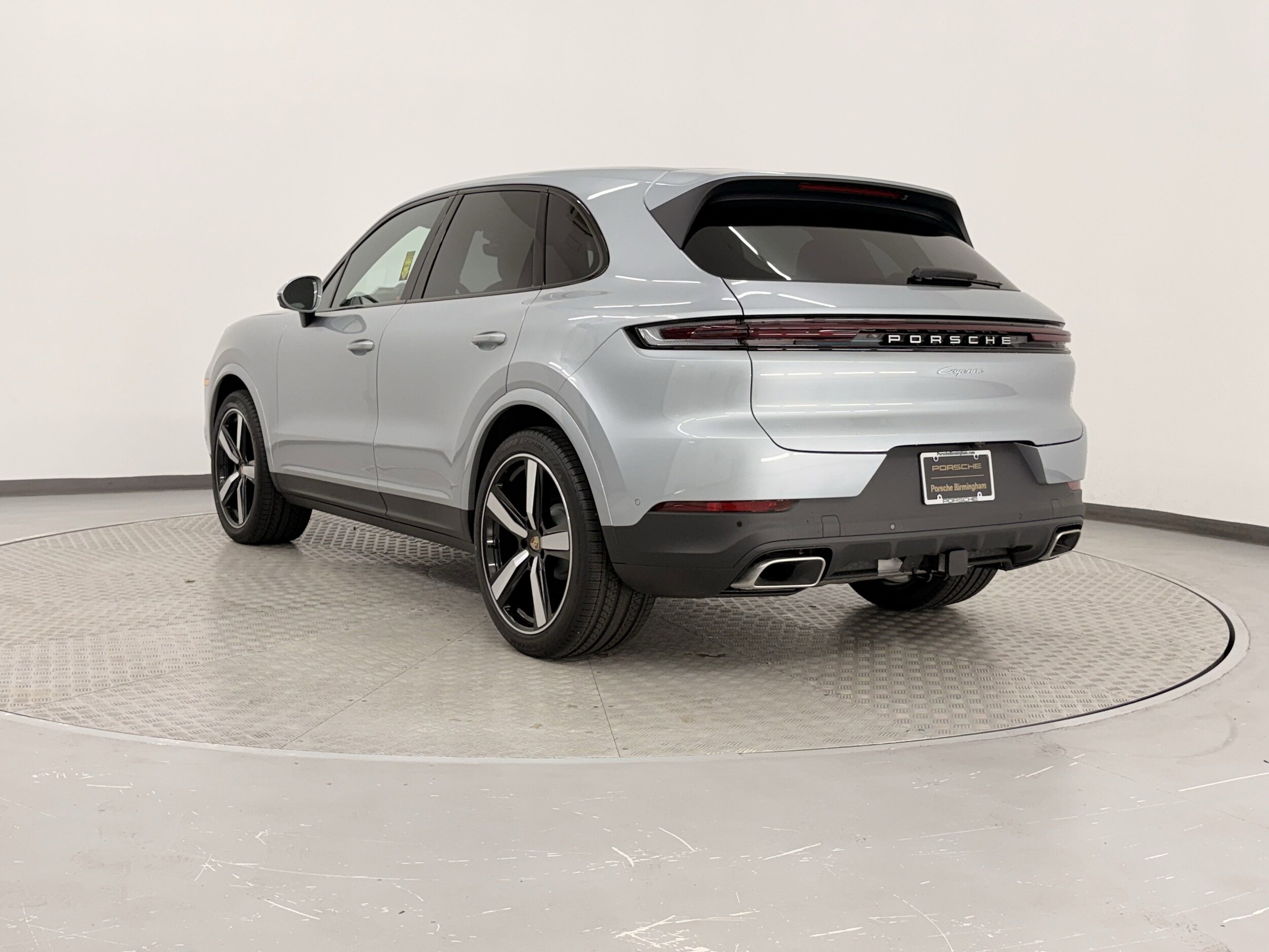 2025 Porsche Cayenne photo 3