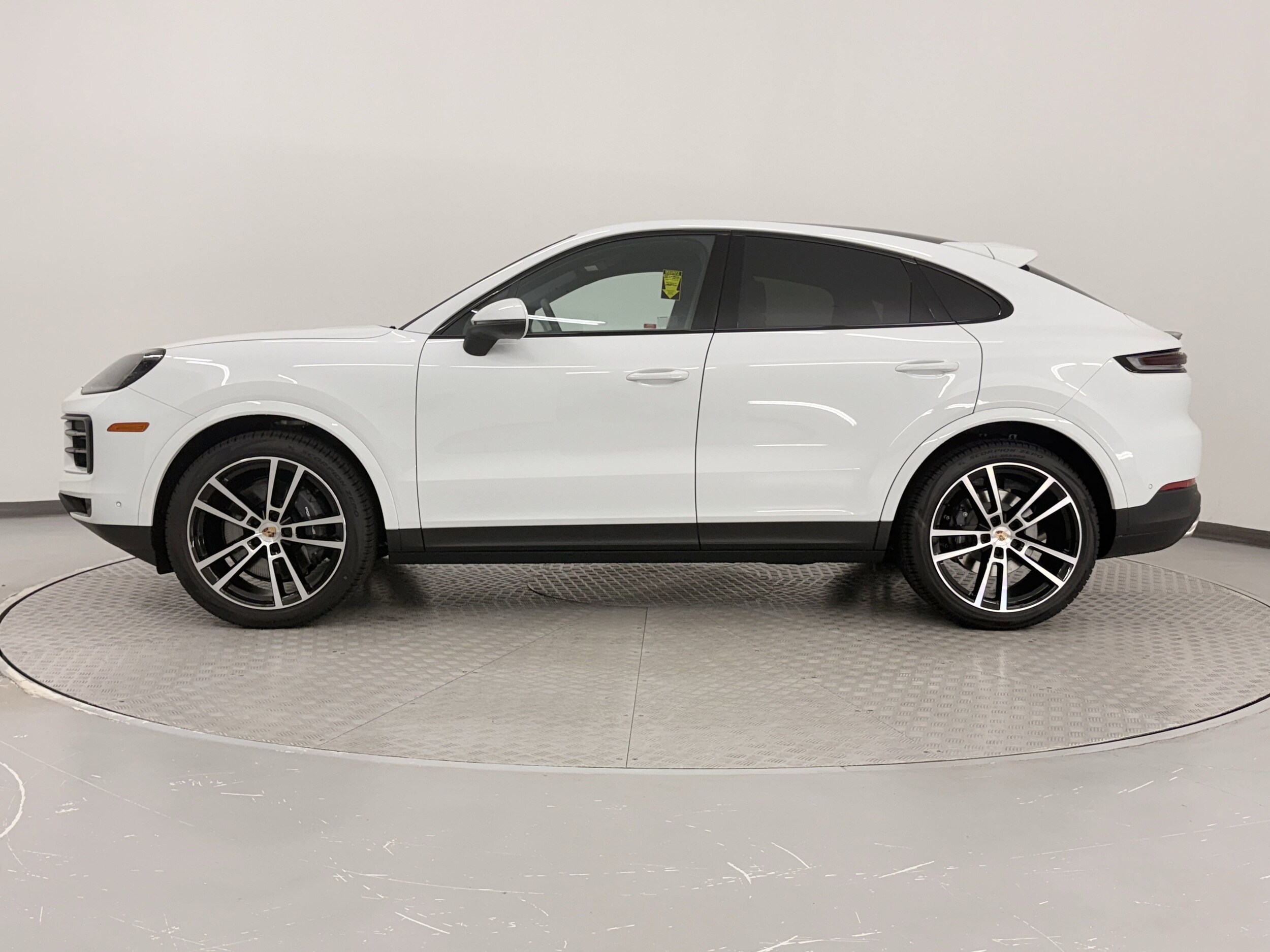 2025 Porsche Cayenne Coupe photo 2