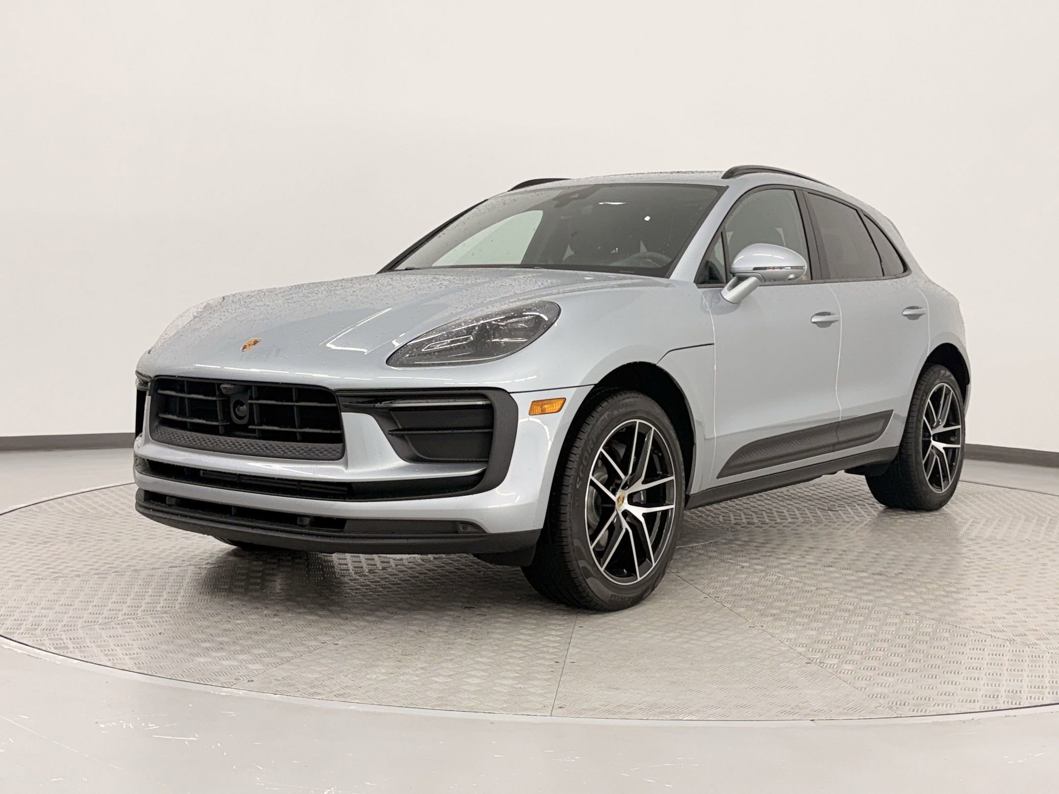 2025 Porsche Macan's photo