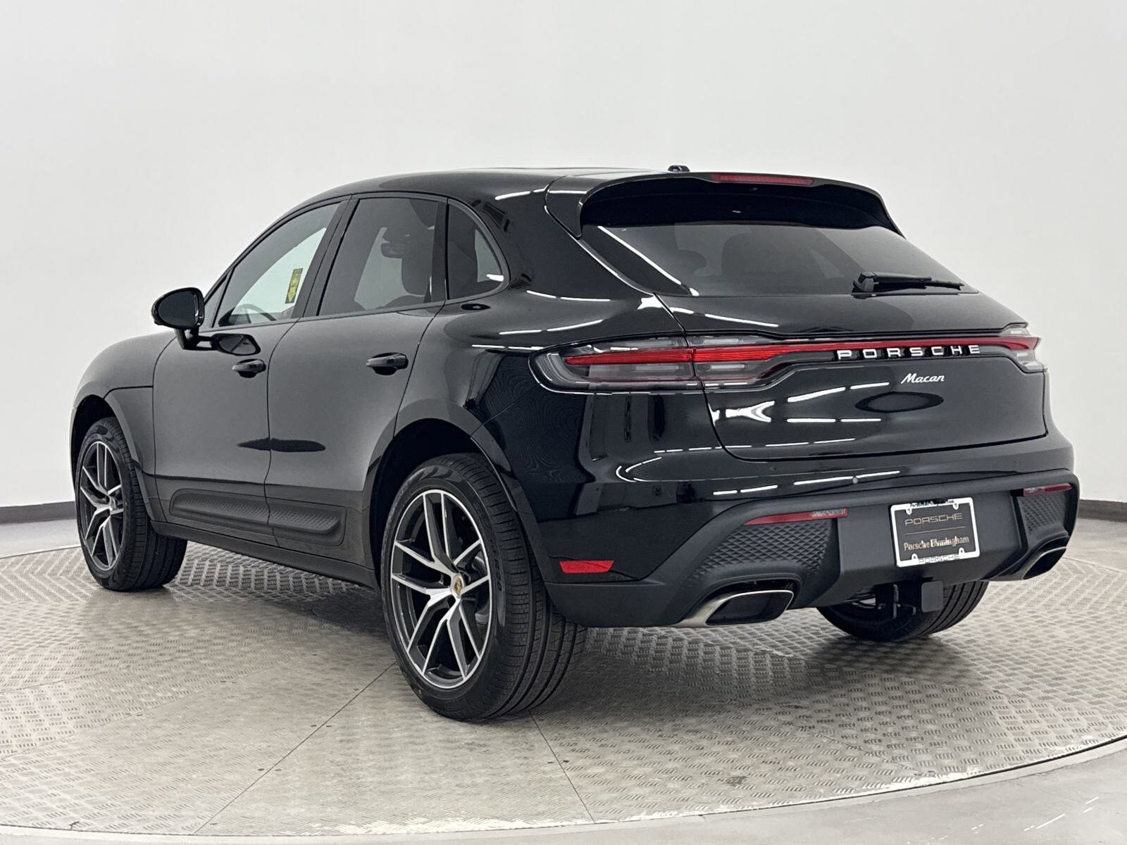 2025 Porsche Macan T photo 3