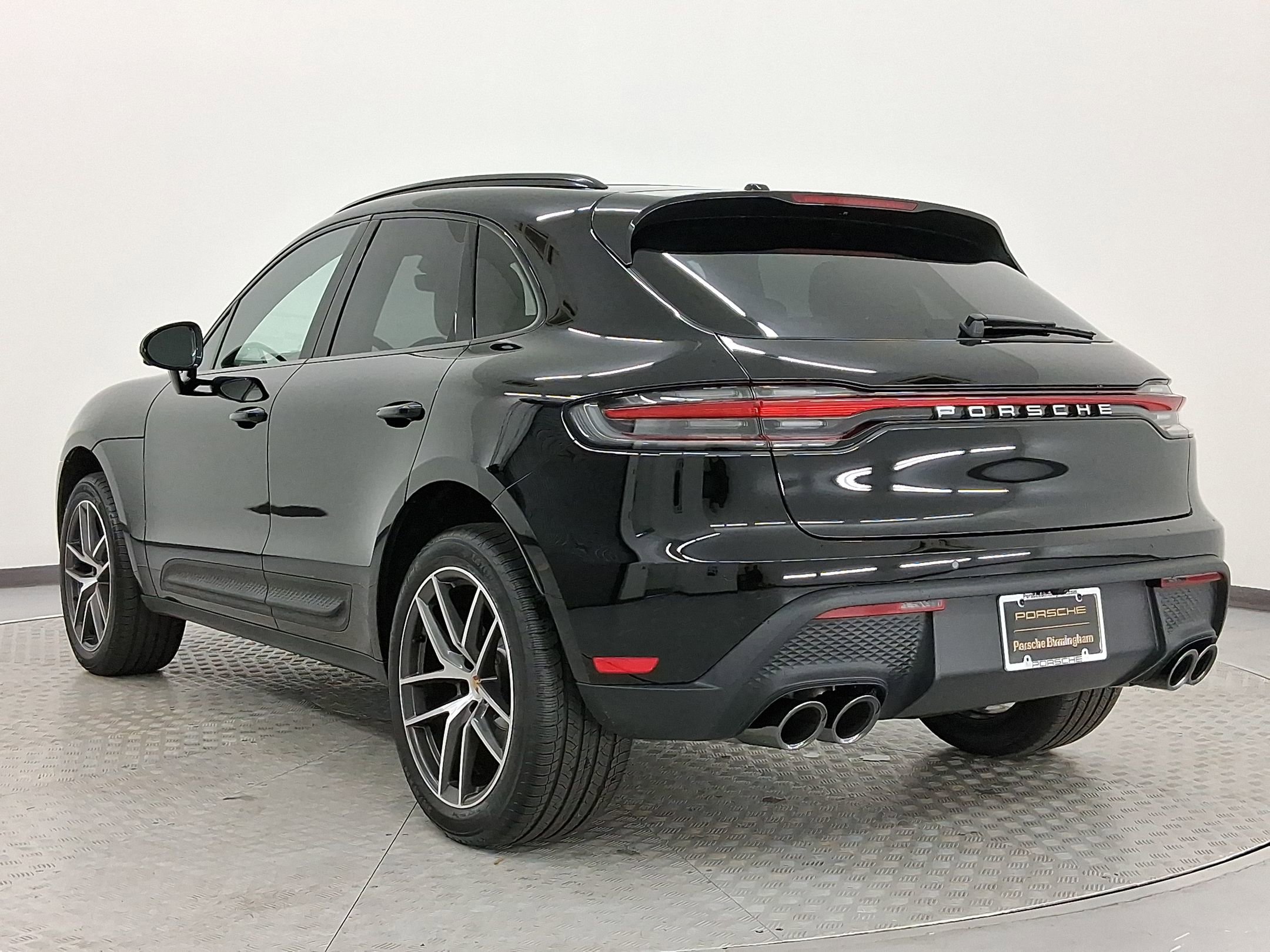 2025 Porsche Macan Electric 4 photo 3