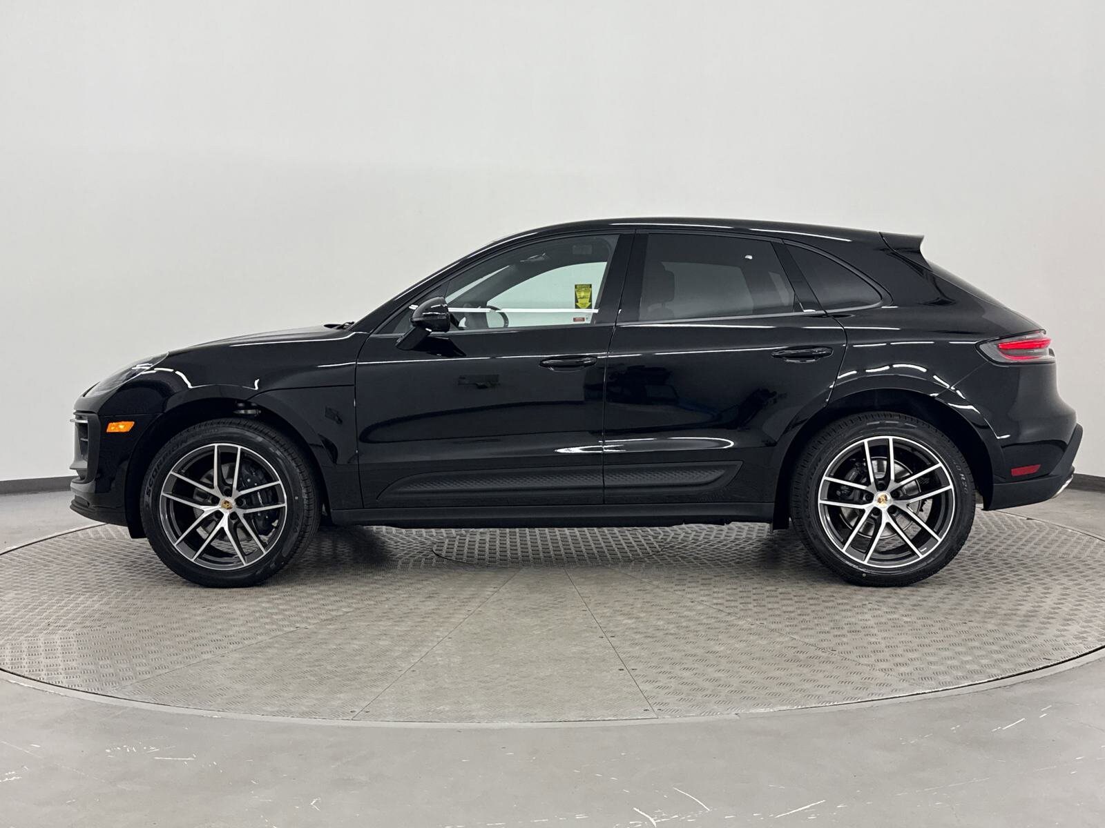 2025 Porsche Macan T photo 2