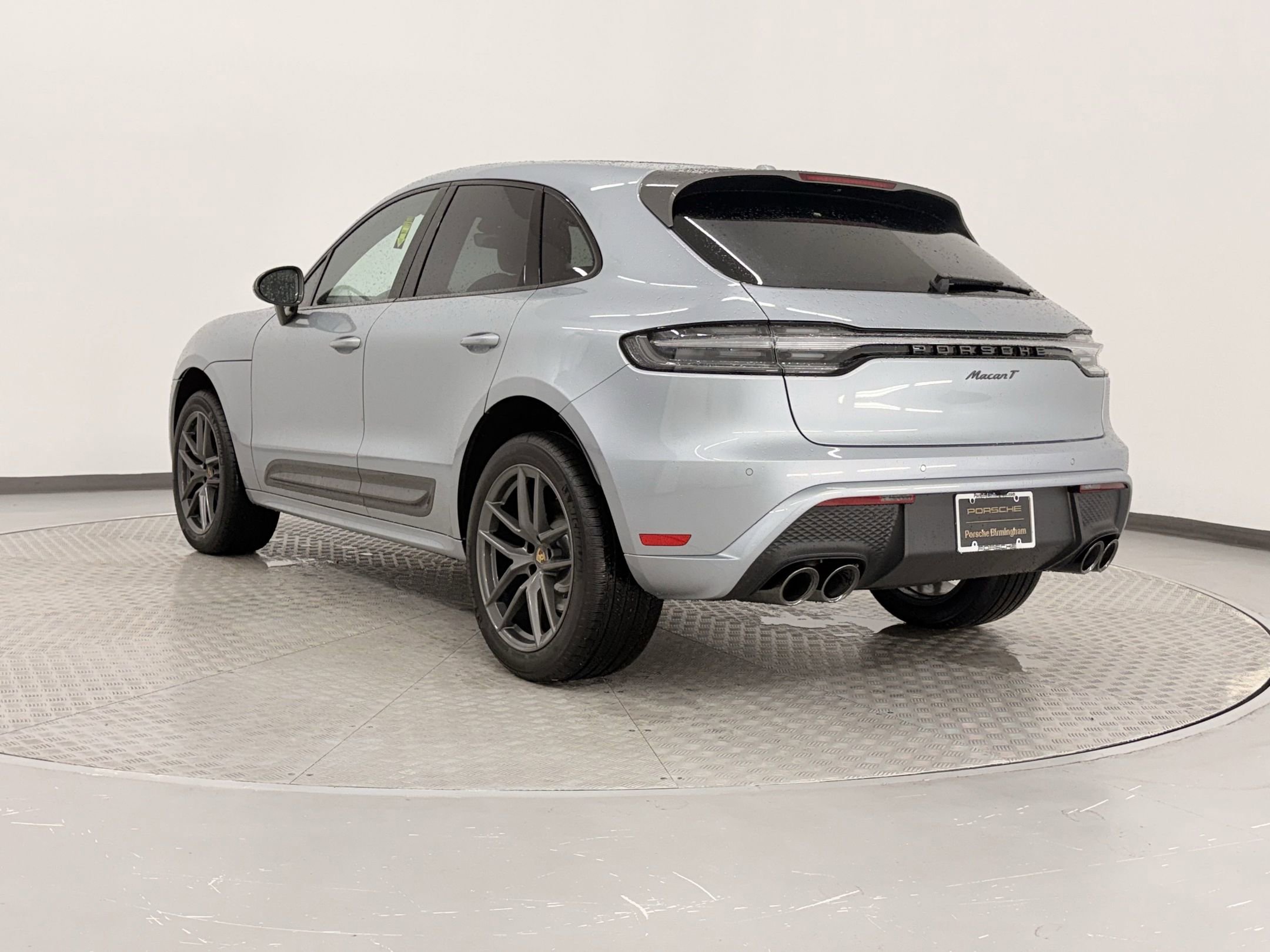 2025 Porsche Macan T photo 3