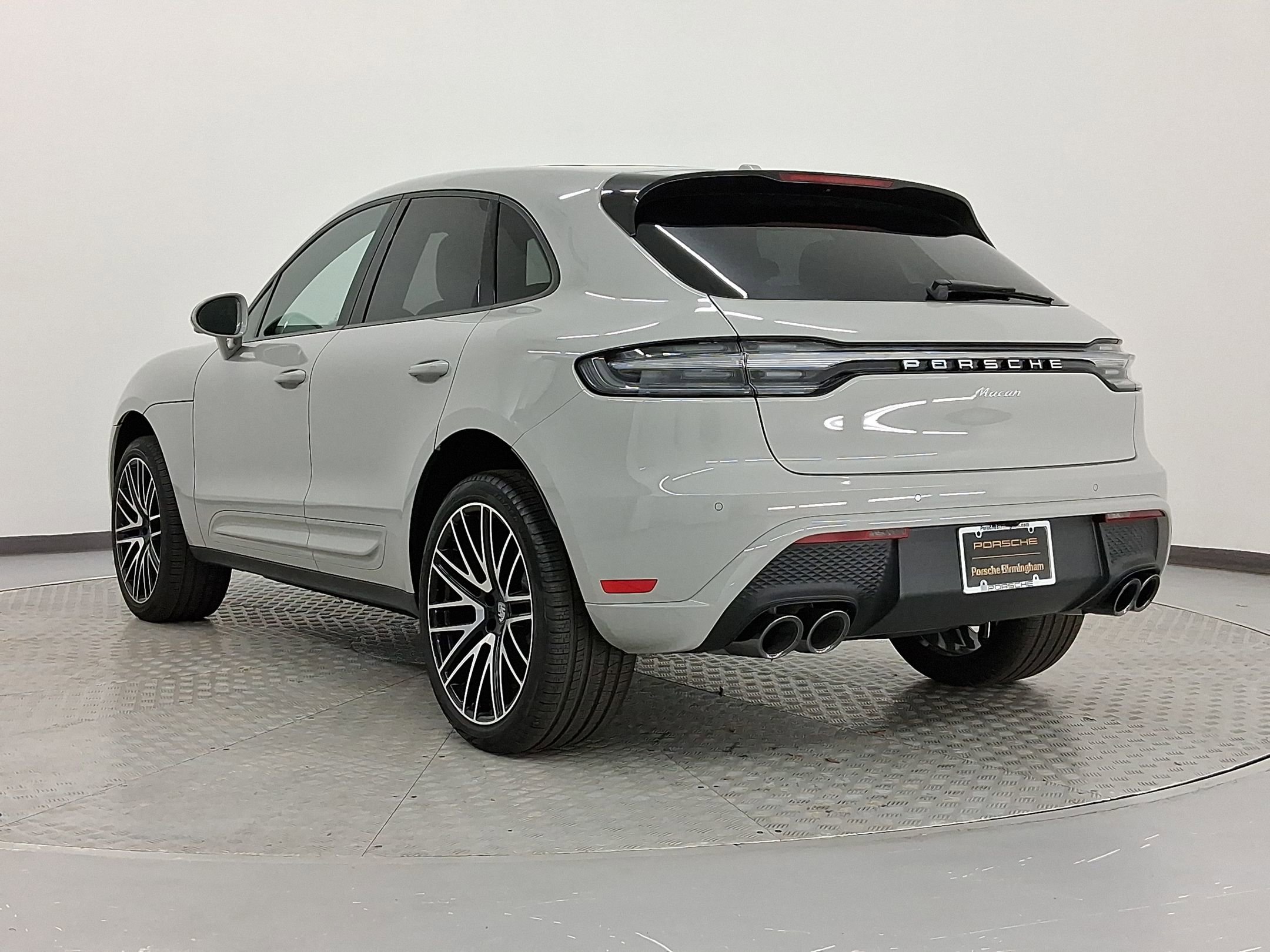 2026 Porsche Macan T photo 3