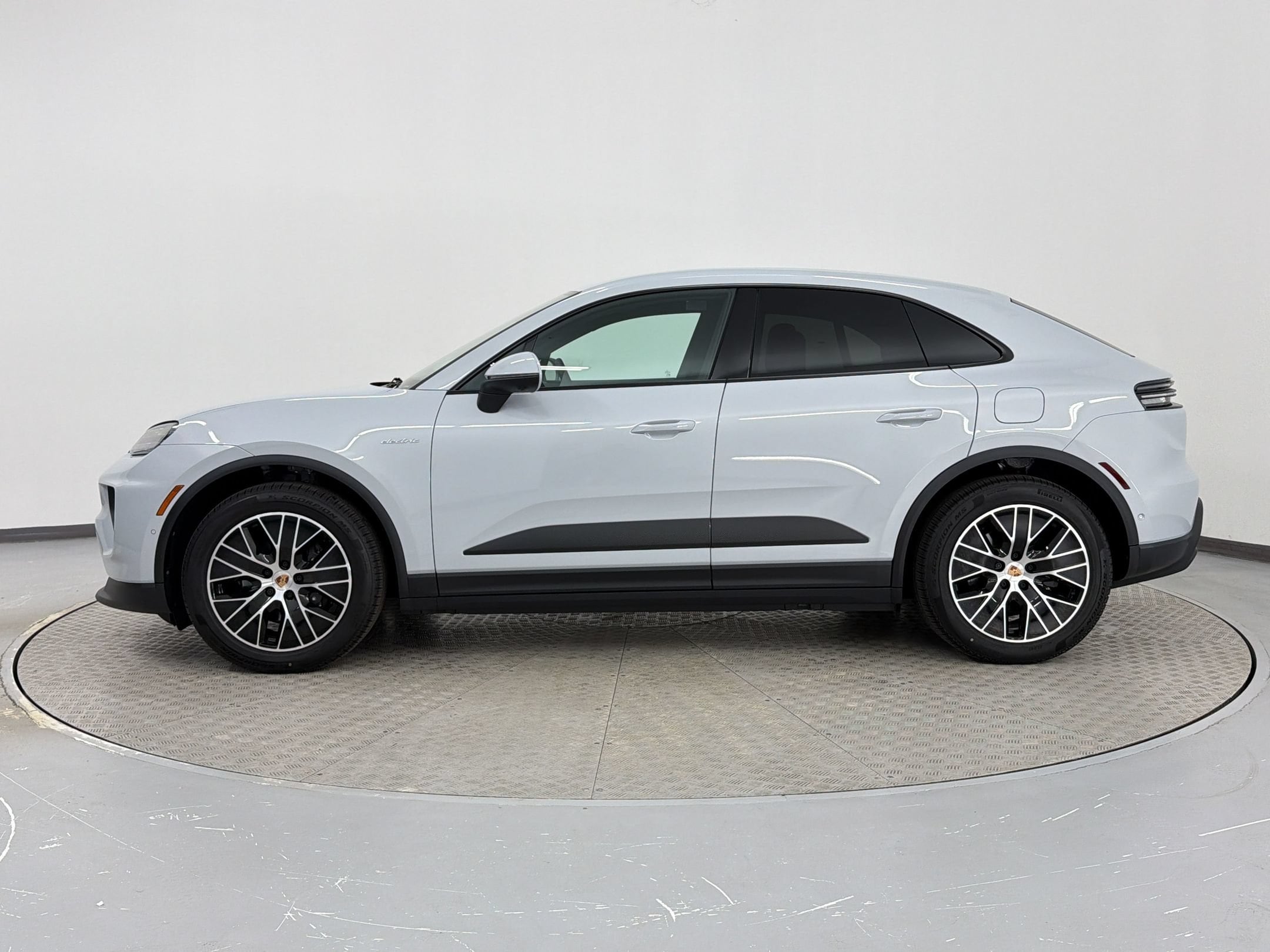 Macan Base SUV