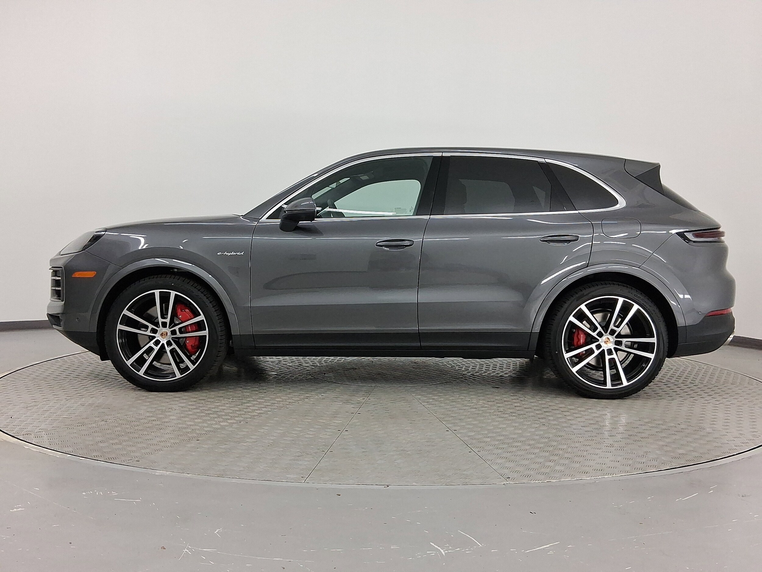 2025 Porsche Cayenne E-Hybrid S photo 2